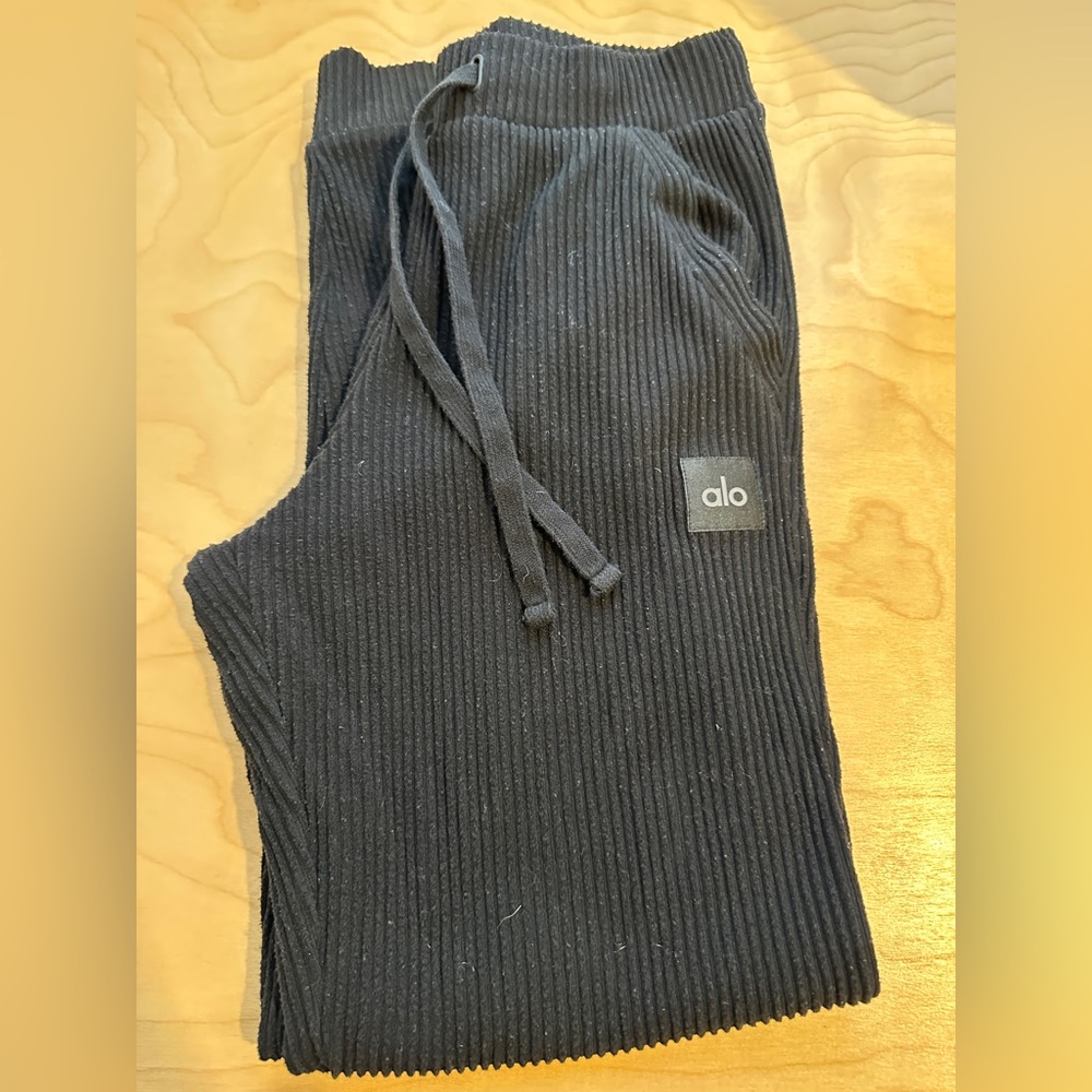 Alo Yoga Muse Sweatpants
